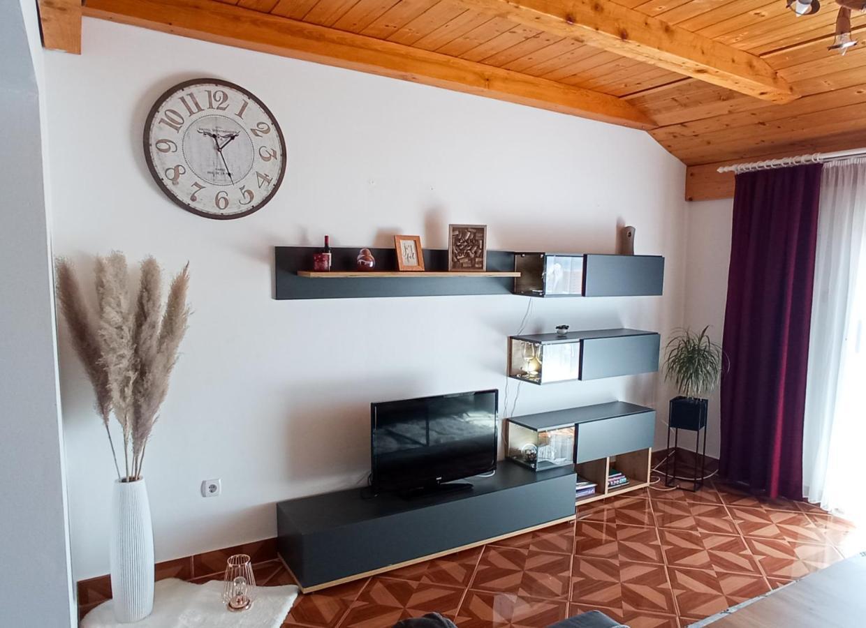 Apartment Aleksandra Малинска Экстерьер фото