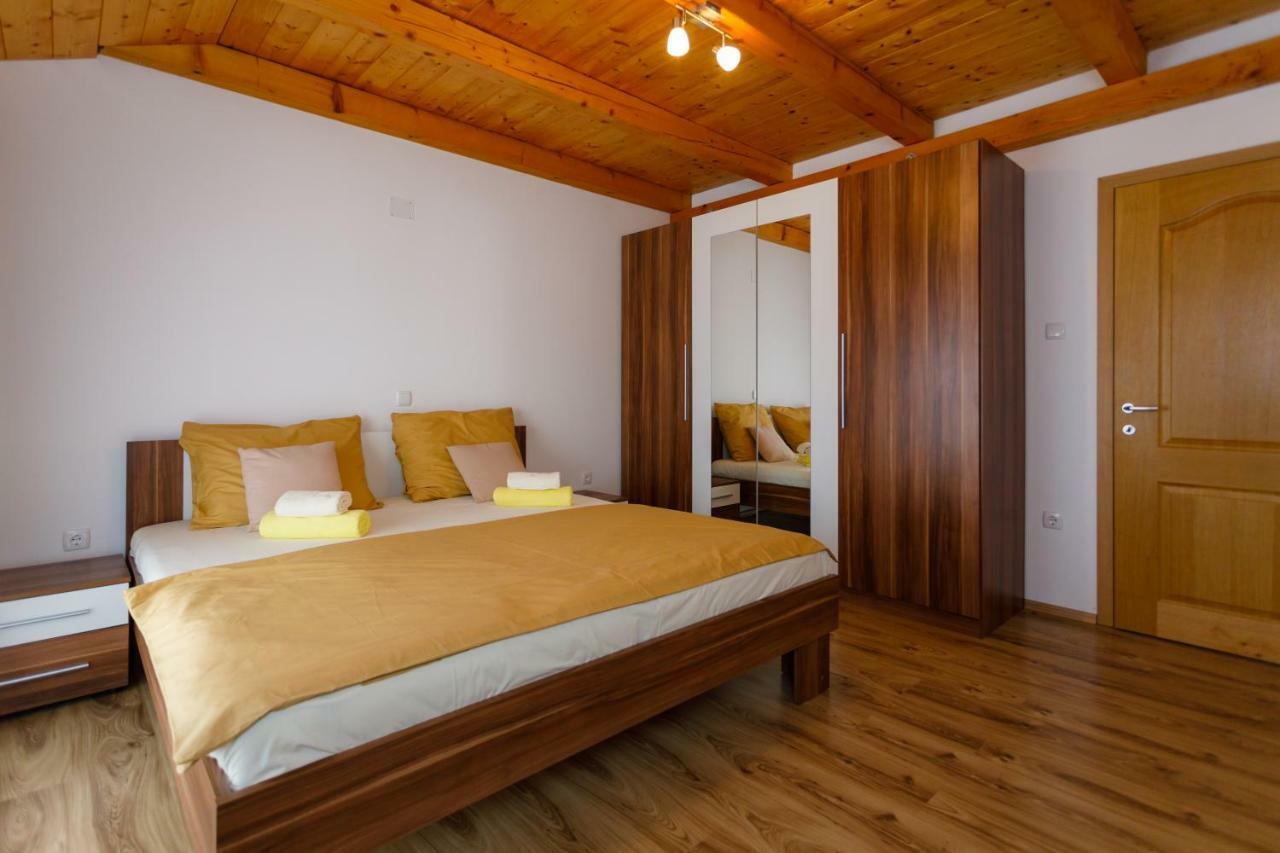 Apartment Aleksandra Малинска Экстерьер фото