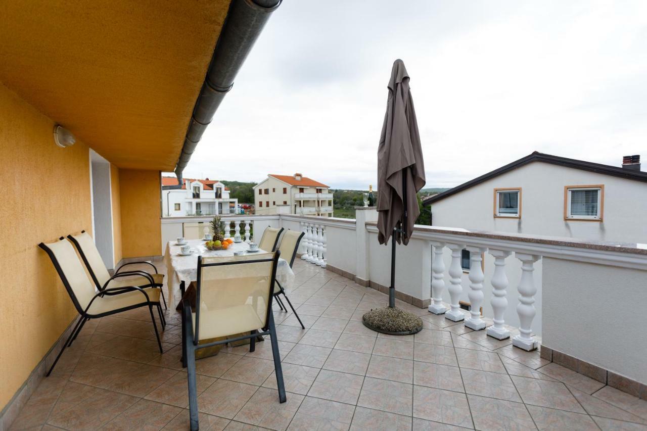 Apartment Aleksandra Малинска Экстерьер фото