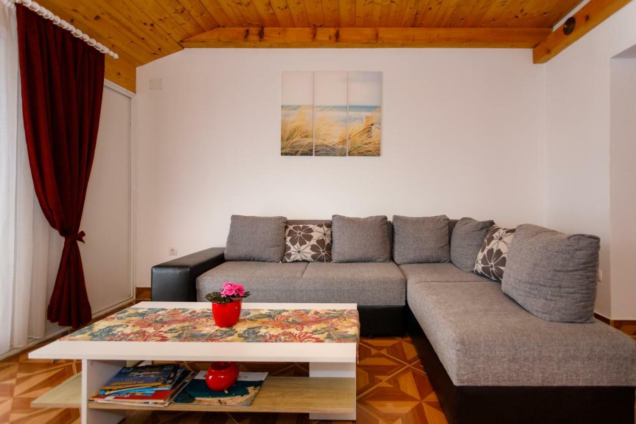 Apartment Aleksandra Малинска Экстерьер фото