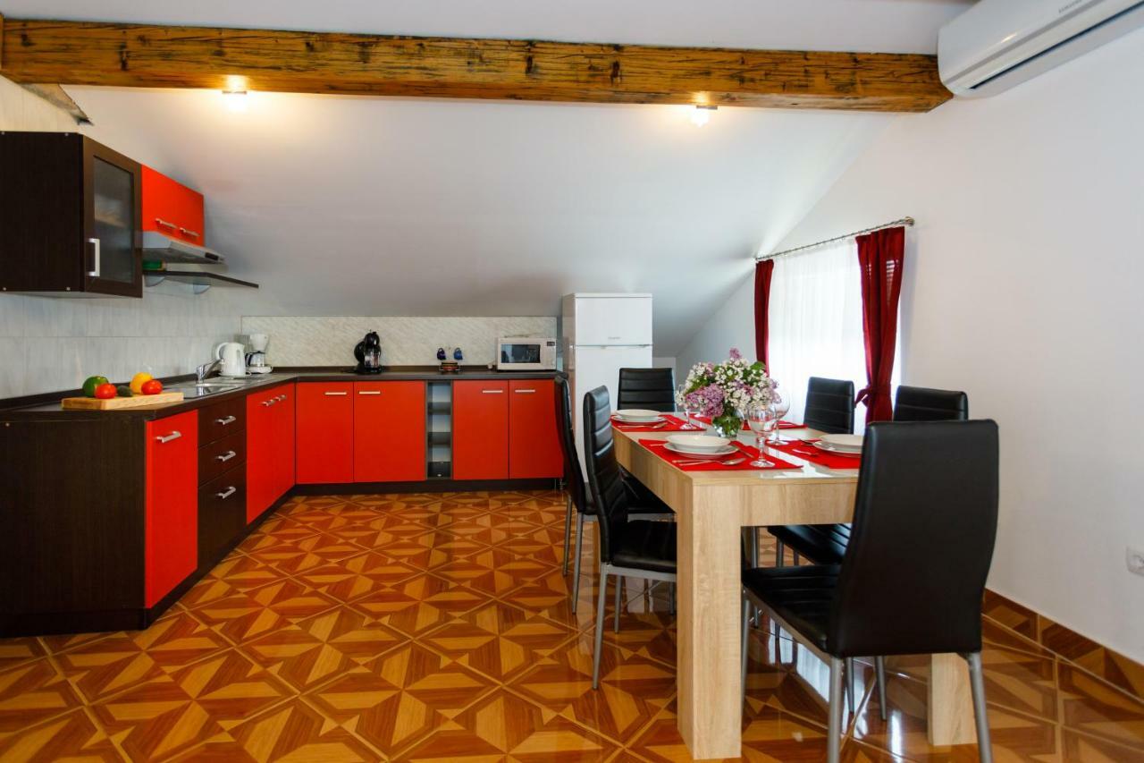 Apartment Aleksandra Малинска Экстерьер фото