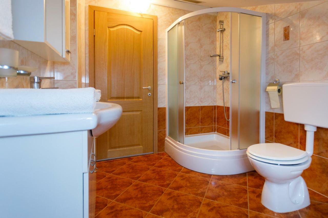 Apartment Aleksandra Малинска Экстерьер фото