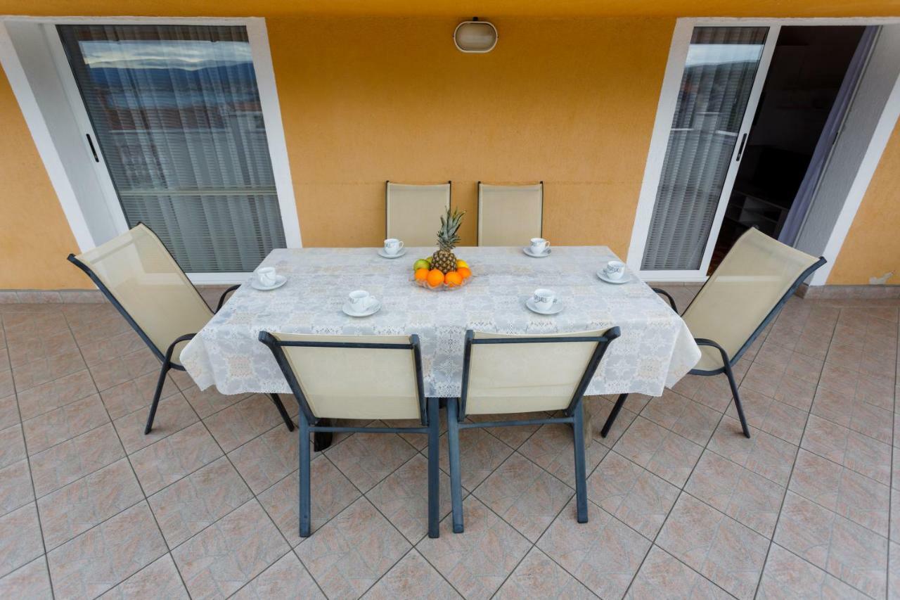 Apartment Aleksandra Малинска Экстерьер фото